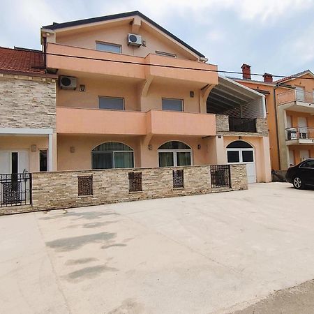 Apartments Ema Ivanica Екстер'єр фото