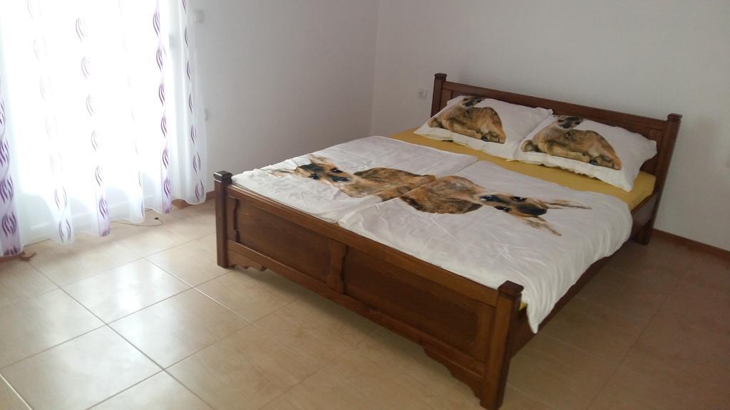 Apartments Ema Ivanica Екстер'єр фото
