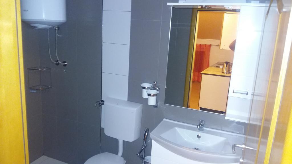 Apartments Ema Ivanica Екстер'єр фото