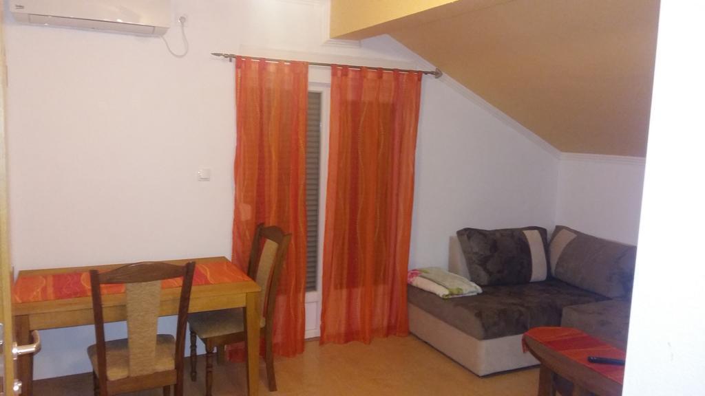 Apartments Ema Ivanica Екстер'єр фото