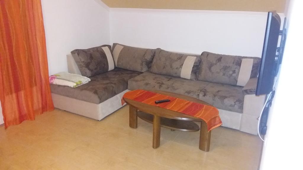 Apartments Ema Ivanica Екстер'єр фото