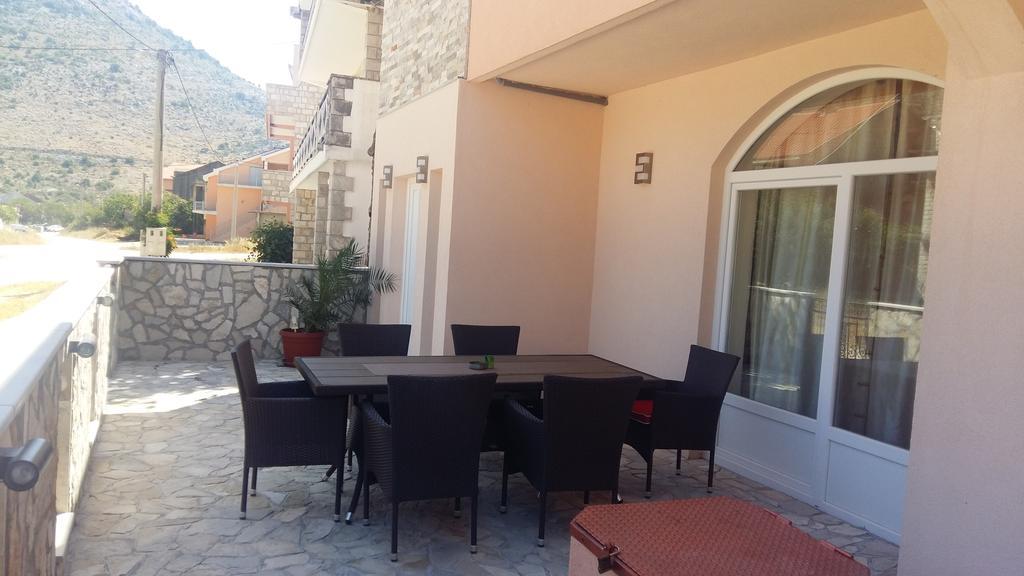 Apartments Ema Ivanica Екстер'єр фото