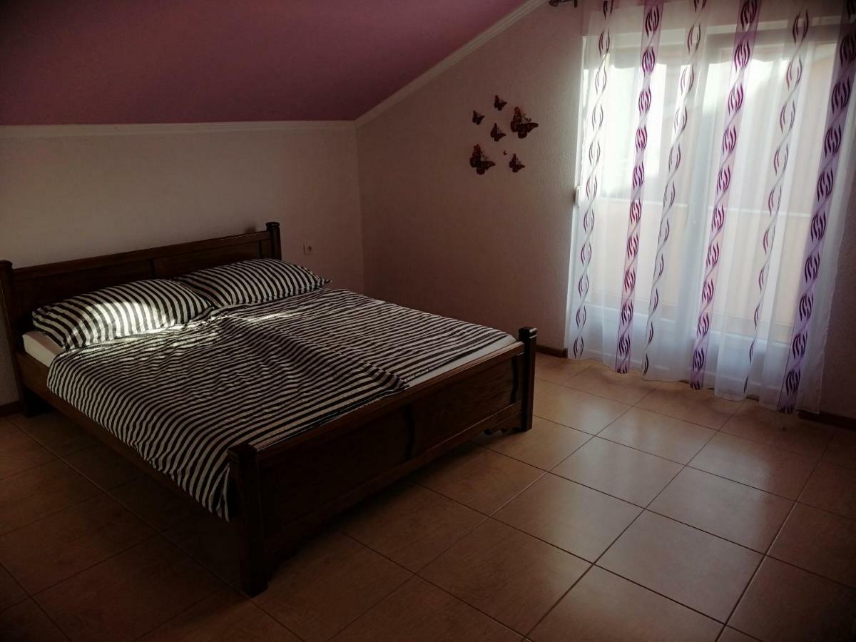 Apartments Ema Ivanica Екстер'єр фото