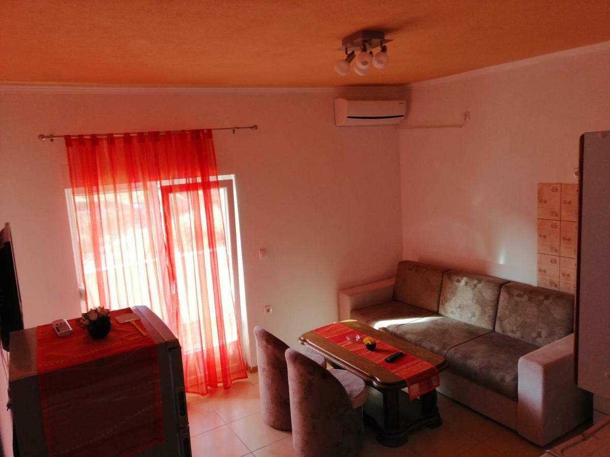 Apartments Ema Ivanica Екстер'єр фото