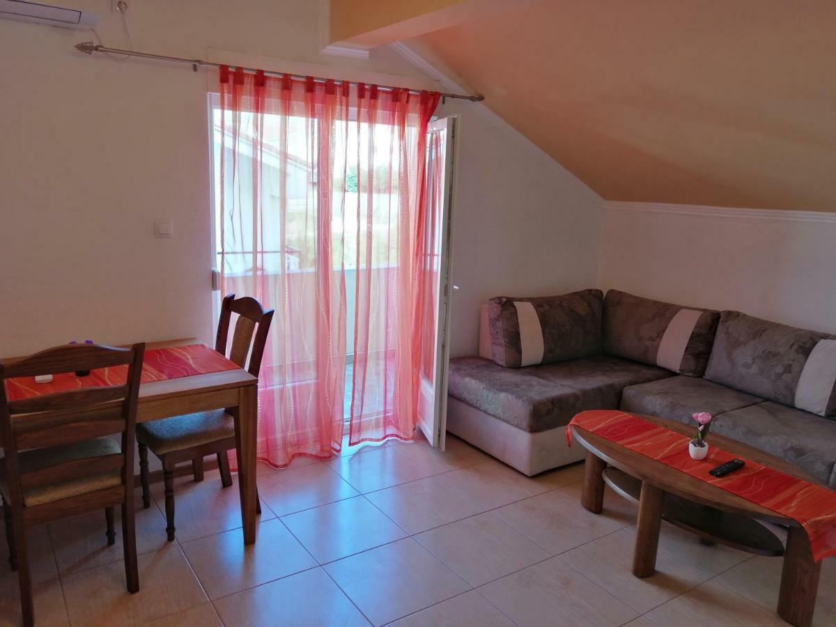 Apartments Ema Ivanica Екстер'єр фото